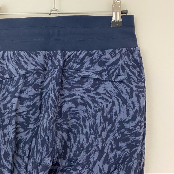 Athleta Trekkie North Printed Crop 23" Joggers 0 - Picture 6 of 11